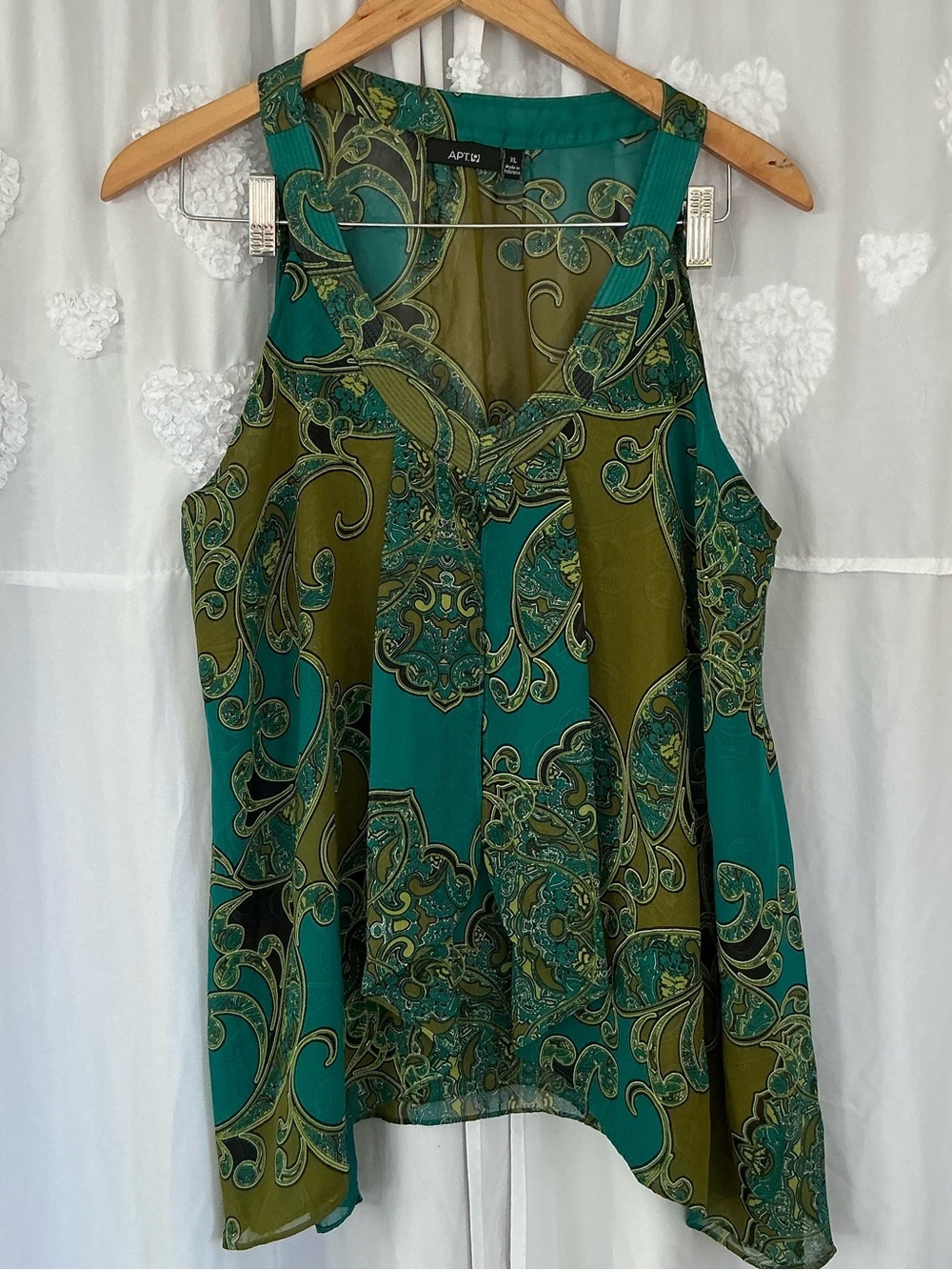 Apt. 9 Teal and Olive Paisley Sleeveless V-Neck Women’s Sheer Top